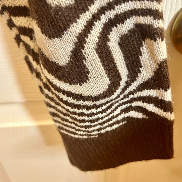 H&M Artful Chocolate Brown Cream Abstract Knit Sweater Small - Picture 4 of 5